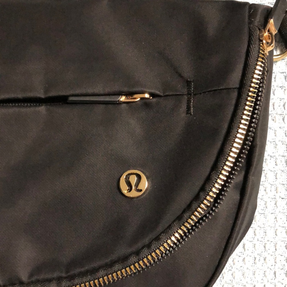 lululemon athletica Black and Gold Crossbody Bag -5L - Picture 3 of 6